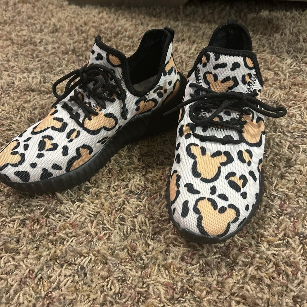 Leopard Mickey Mouse tennis shoes